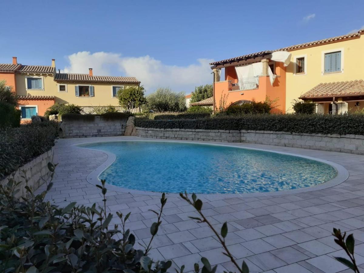 Le Residenze Del Mare Vila Porto San Paolo  Exterior foto